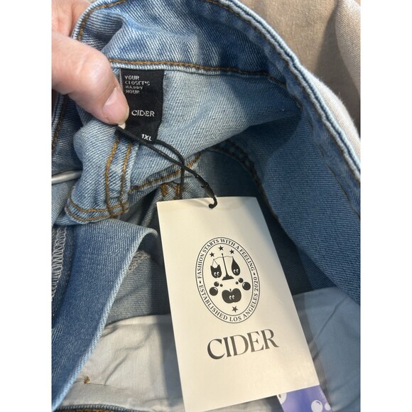 New Cider Women’s Cherry Jean Shorts Size 1X Denim Cherry Print w Pockets Jorts - Picture 6 of 7